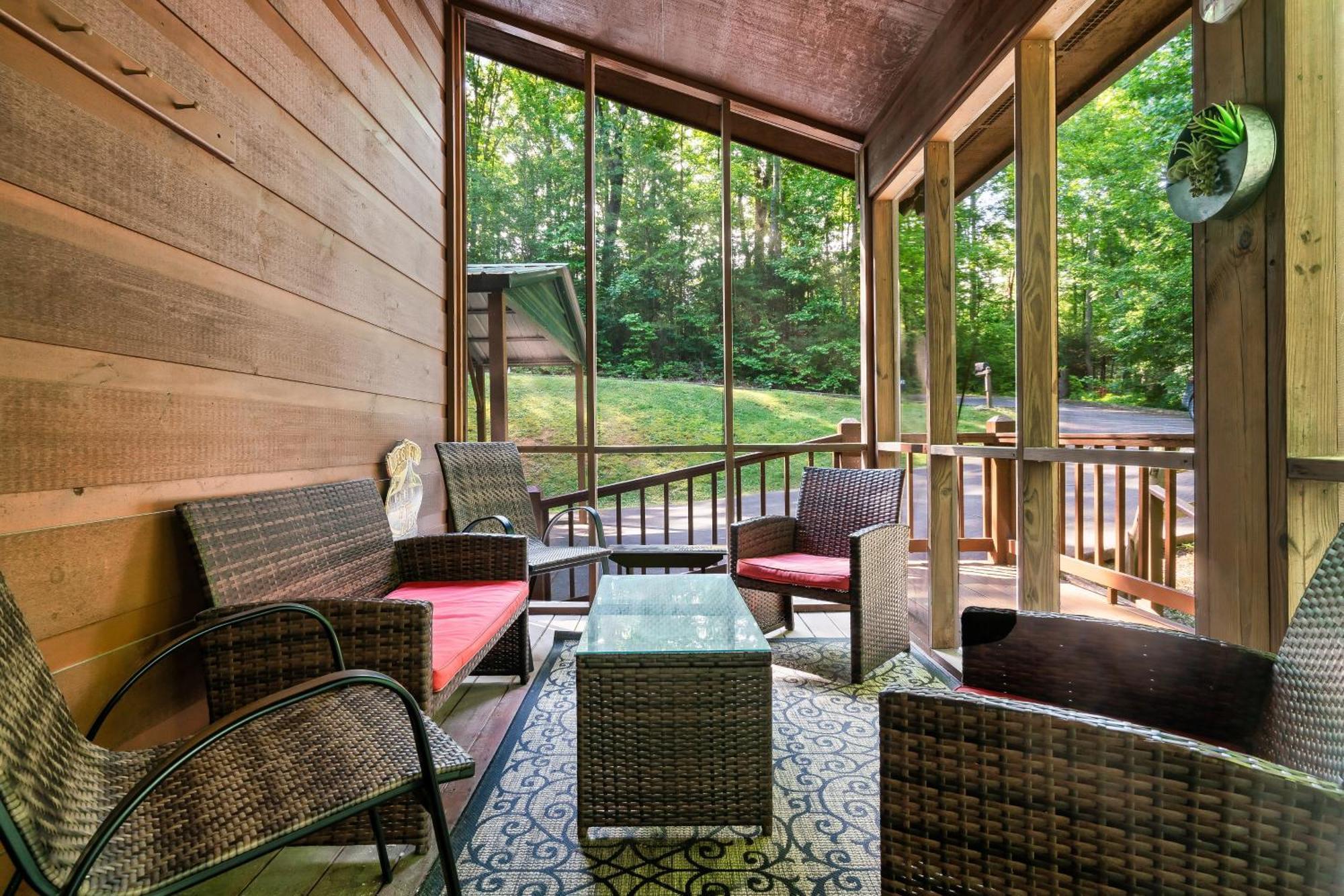 Peaceful Family Cabin With Hot Tub, Game Room, & More! Sevierville Buitenkant foto